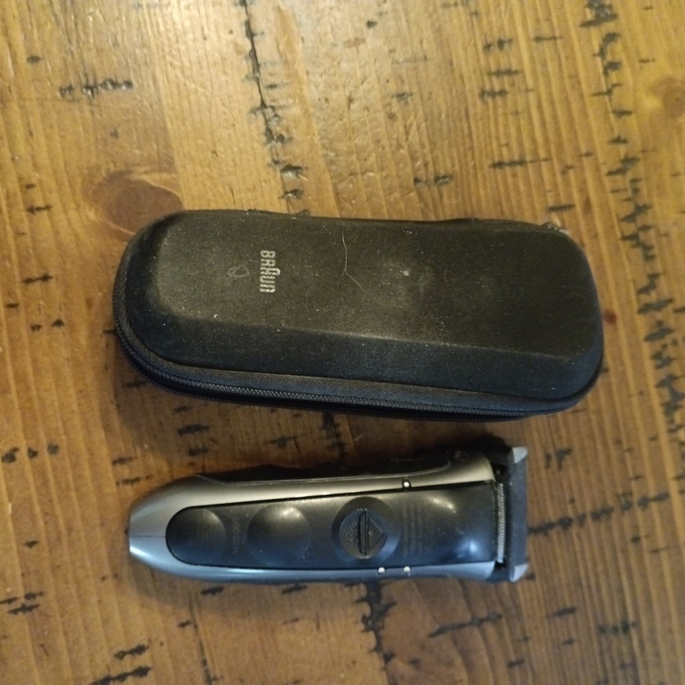 Braun Series 5 565cc-4 Electric Shaver with Travel Case UNTESTED b3